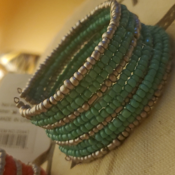 Seed beaded, style in handwired cuff bracelet - Picture 3 of 7